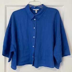 Cute cropped linen shirt! Oversized fit.